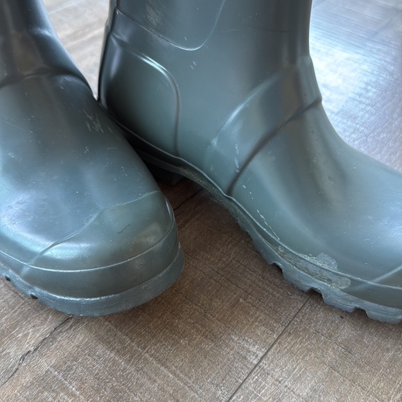 Hunter Tall Gloss Waterproof Rain Boot. - Gray - Size 7 - Picture 7 of 9